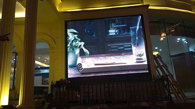 解(jiě)放(fàng)碑粟氏P8户外(wài)全(quán)彩顯示屏