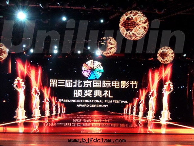 LED顯示屏點(diǎn)亮(liàng)北(běi)京(jīng)電(diàn)影节(jié)