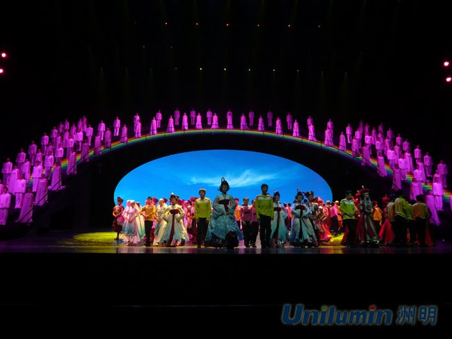 國(guó)家(jiā)大(dà)劇院(yuàn)LED异(yì)形屏P10