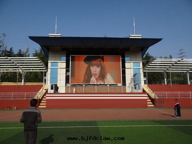 昌乐(lè)一(yī)中(zhōng)體(tǐ)育场(chǎng)