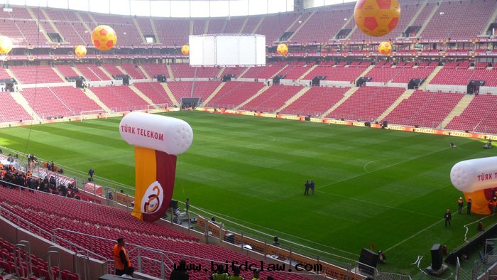 土(tǔ)耳(ěr)其(qí)伊斯坦布(bù)爾加拉塔薩雷(léi)俱乐(lè)部(bù)LED球场(chǎng)屏P16