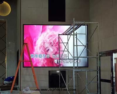 合川(chuān)龍市(shì)中(zhōng)學(xué)全(quán)彩和(hé)單色(sè)led顯示屏安(ān)裝(zhuāng)