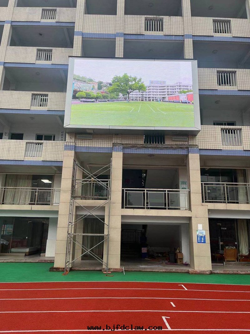 火(huǒ)炉中(zhōng)學(xué)室(shì)外(wài)LED安(ān)裝(zhuāng)案(àn)例