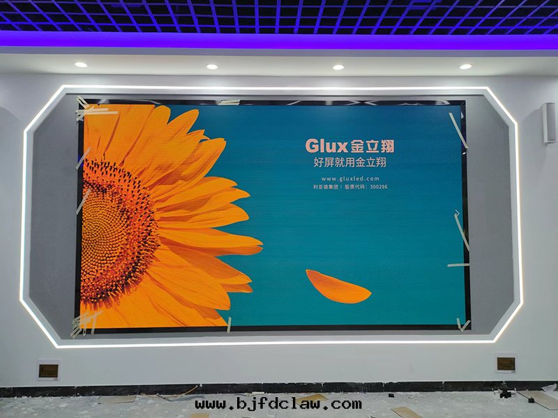 重(zhòng)慶渝北(běi)職教中(zhōng)心(xīn)安(ān)裝(zhuāng)室(shì)內(nèi)全(quán)彩led顯示屏
