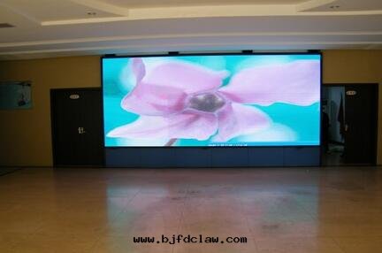 怎樣(yàng)選擇LED顯示屏的(de)點(diǎn)間(jiān)距